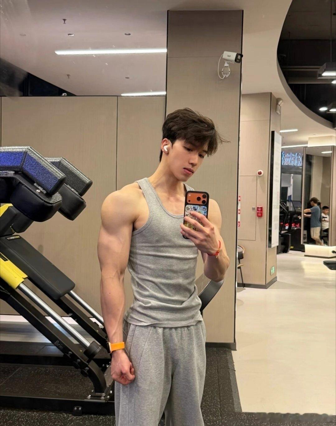 每日健身 每天一练，有个好身材。 