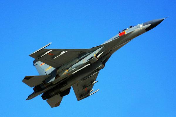 中国歼11飞机突然出现在美机面前

美军icon侦察机在南海“悠哉游哉”转悠时，