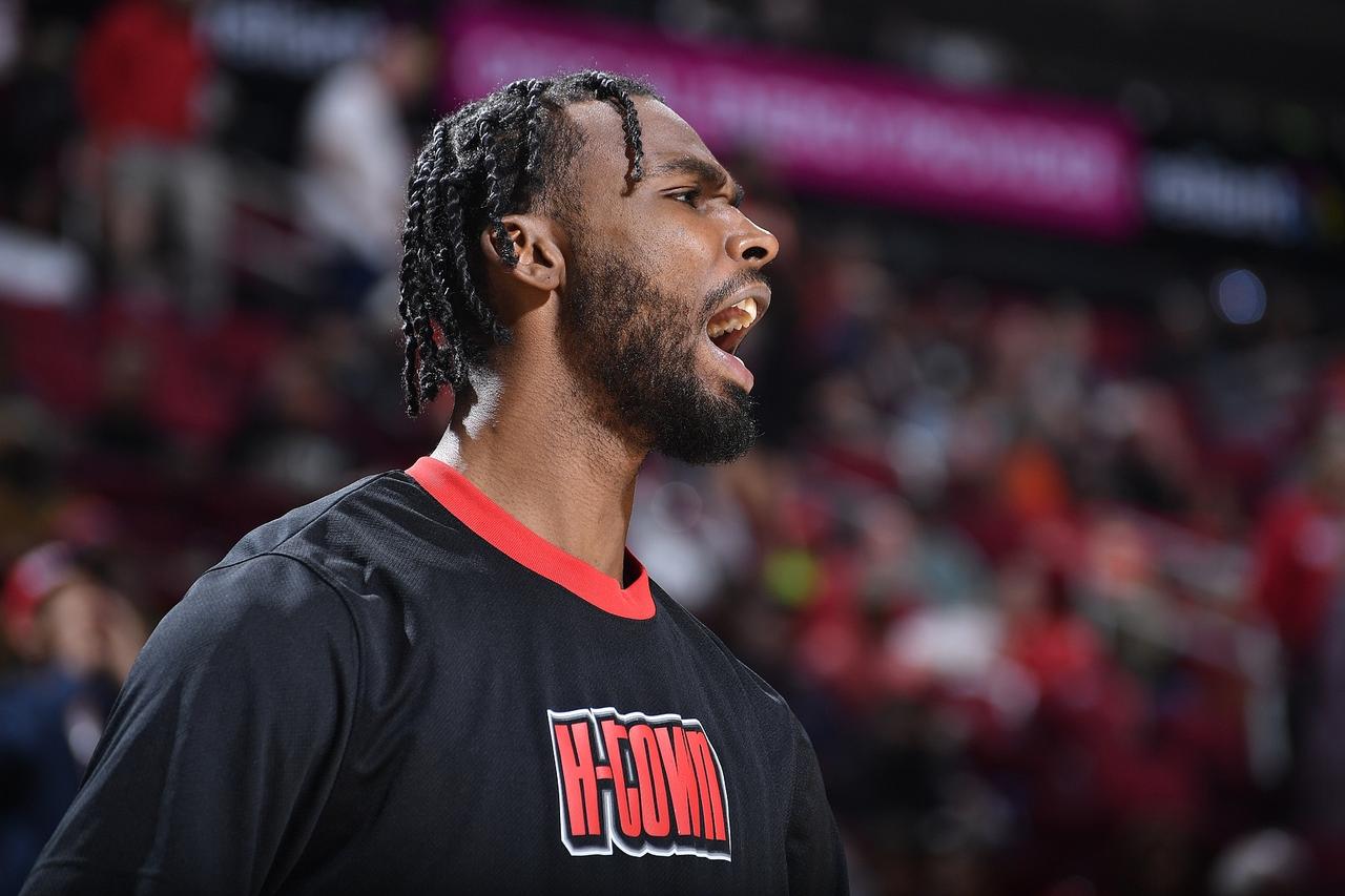 火箭前锋伊森又打出了一场令人比较失望的比赛。今天火箭客场战胜了勇士队，本来是一场