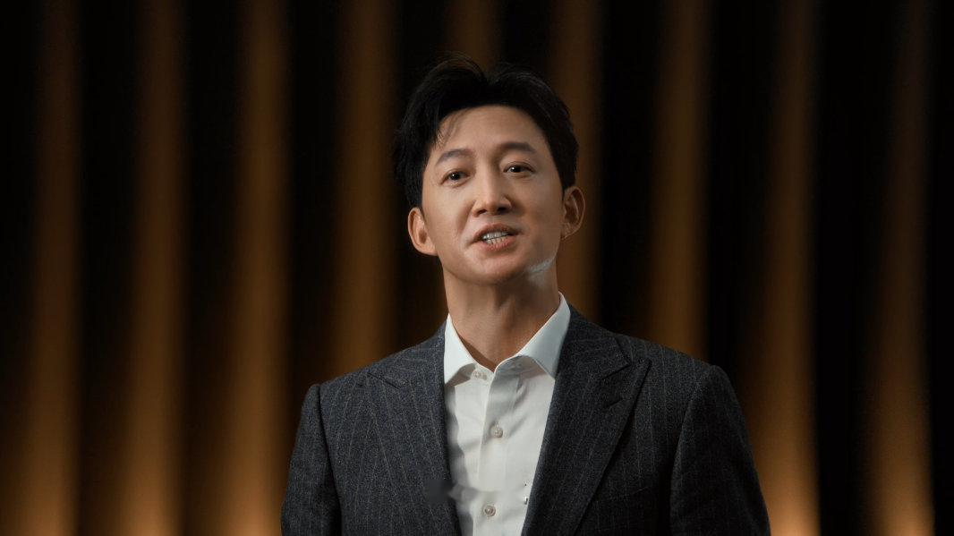 时光淬炼质感，岁月沉淀本心。演员王阳始终保持着清醒与自持，在演艺道路上潜心深耕，