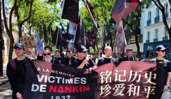 巴黎街头的这场沉默游行，像一把钥匙，打开了西方世界对一段血泪史尘封已久的认知。数