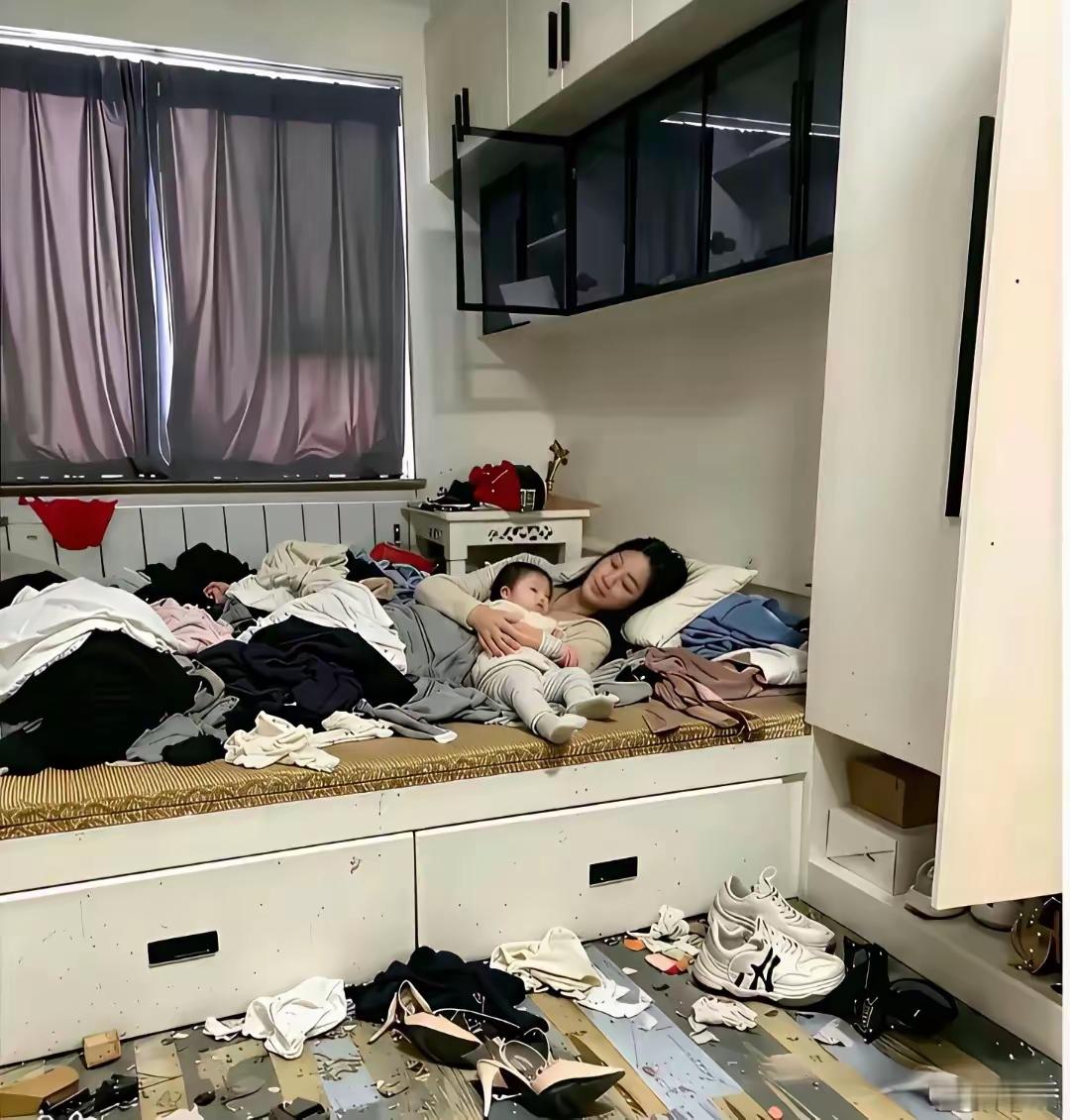 我朋友现在特别糟心，老婆只顾着孩子，家里根本不会去打扫，都是等着我朋友回来，默默