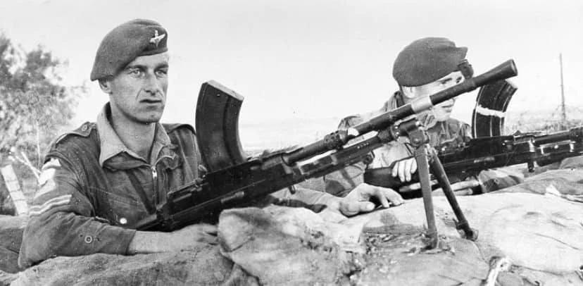 埃及。 1951 年 12 月 25 日，英国伞兵团第 3 营 (3 PARA)
