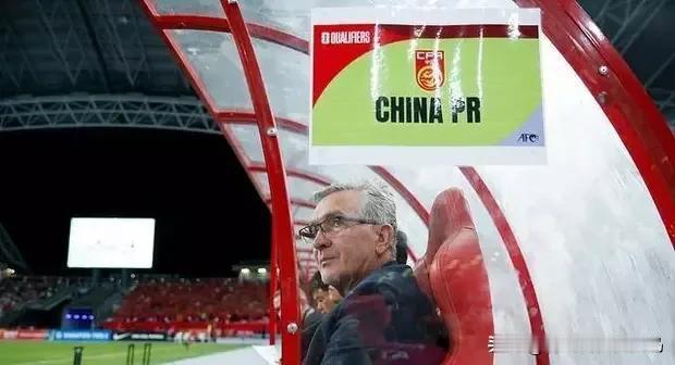 【中国国足迎来归化球员重大利好】在世界杯预选赛18强的第四轮比赛中，中国男子足球