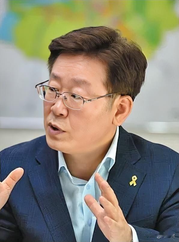 李在明的初心是好的，只是理想很丰满，现实却很骨感。

当地时间12.2日李在明喊