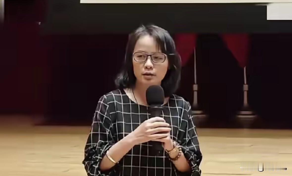 区桂枝喊话郑丽文

​​​区桂枝这话点到了根子上
她说共产党把中国做成世界第二