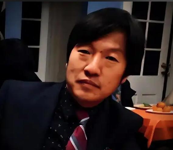 之前有“人”看到特朗普不领工资，“感动得涕泗横流”的，有的都哭岔气了，但看看特朗
