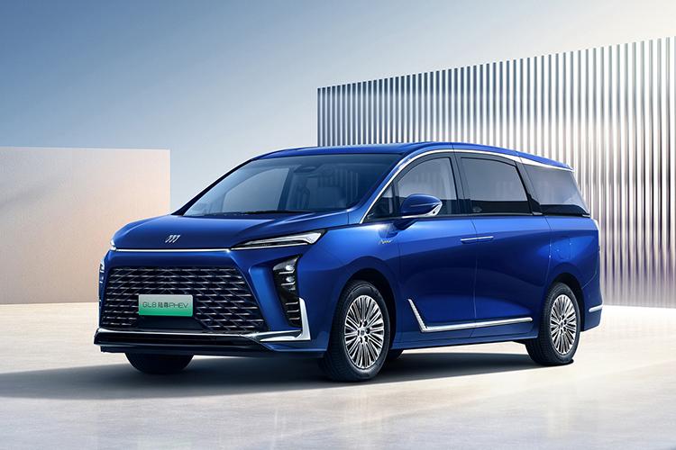 日前，别克GL8陆尊PHEV正式上市，这是GL8家族首次推出绿牌插混版，全系有三