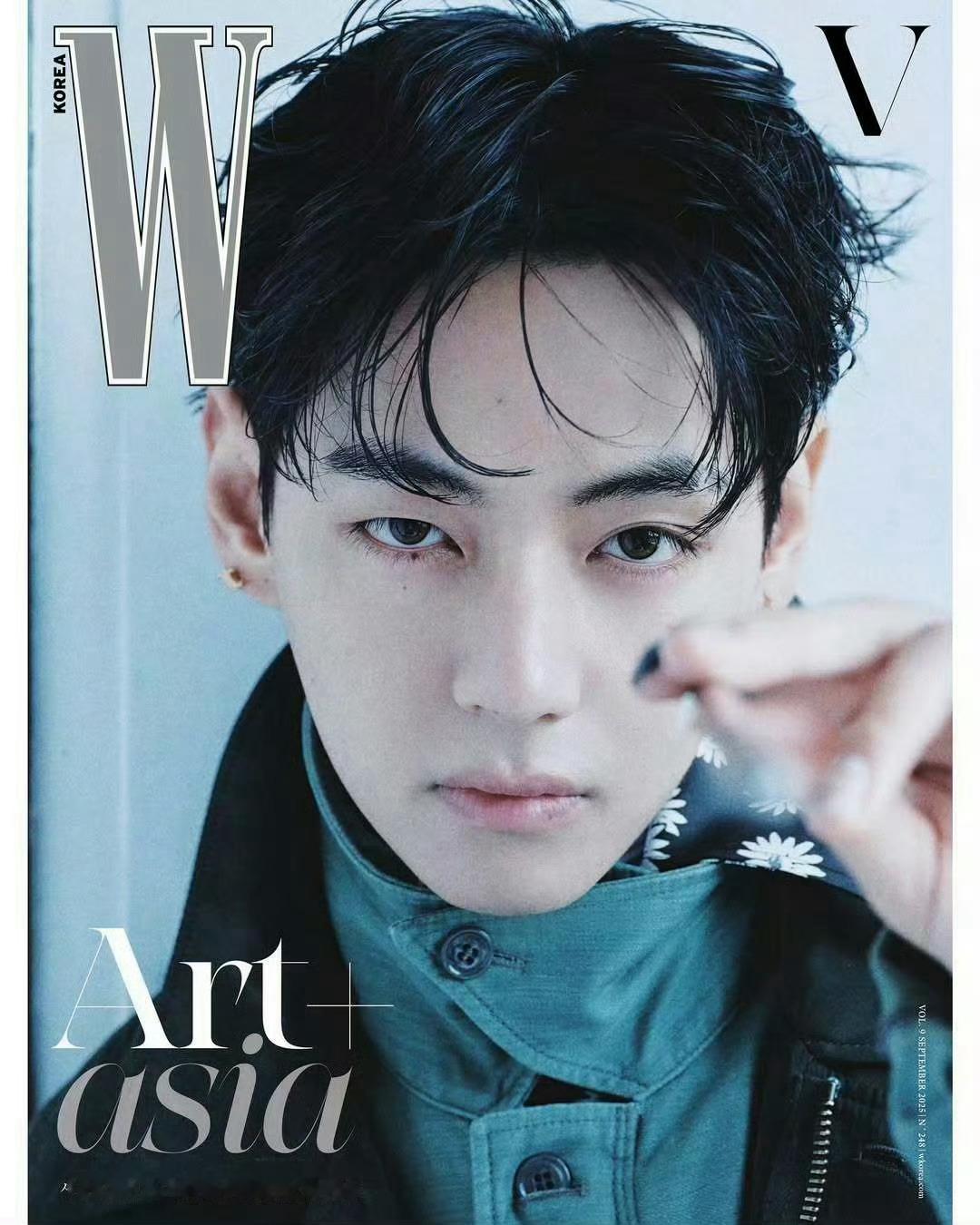 金泰亨拍摄W Korea 九月刊封面，湿发造型也驾驭得非常出色，CELINE品牌