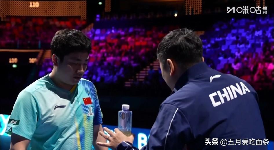 梁靖崑无了，小组没出线，大概率世乒赛最后一个名额也不会给他了。

但是现场球迷，