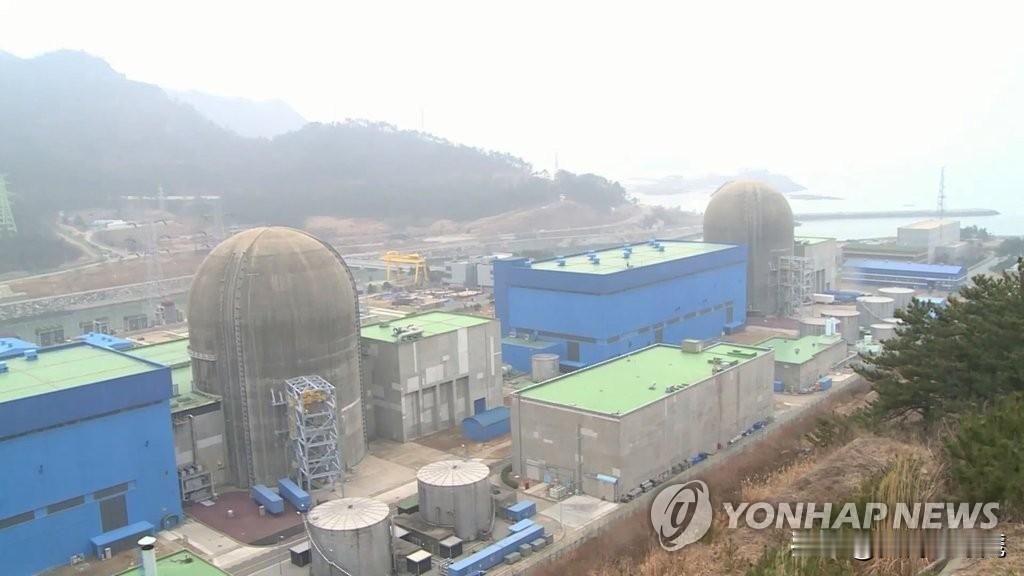 位于韩国全罗南道的水电核电站2号机组的储水箱发生硫酸液泄漏，泄漏量为191升，发