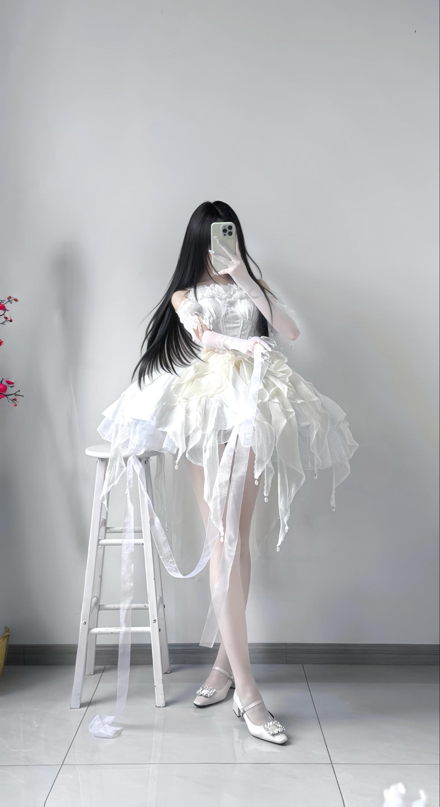 “轻弹一首别离名为茉莉雨”