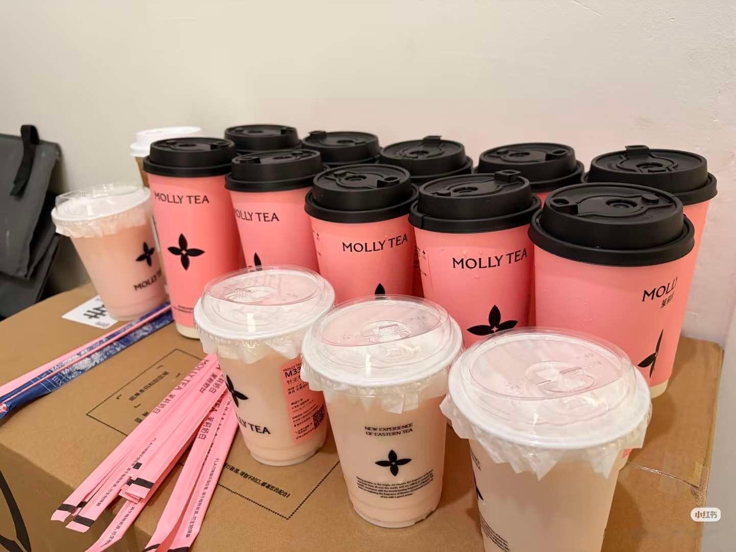 张真源请相思锁拍摄团队和奶茶了，拍的很不错，优秀的人多多合作，上一次sly也请团