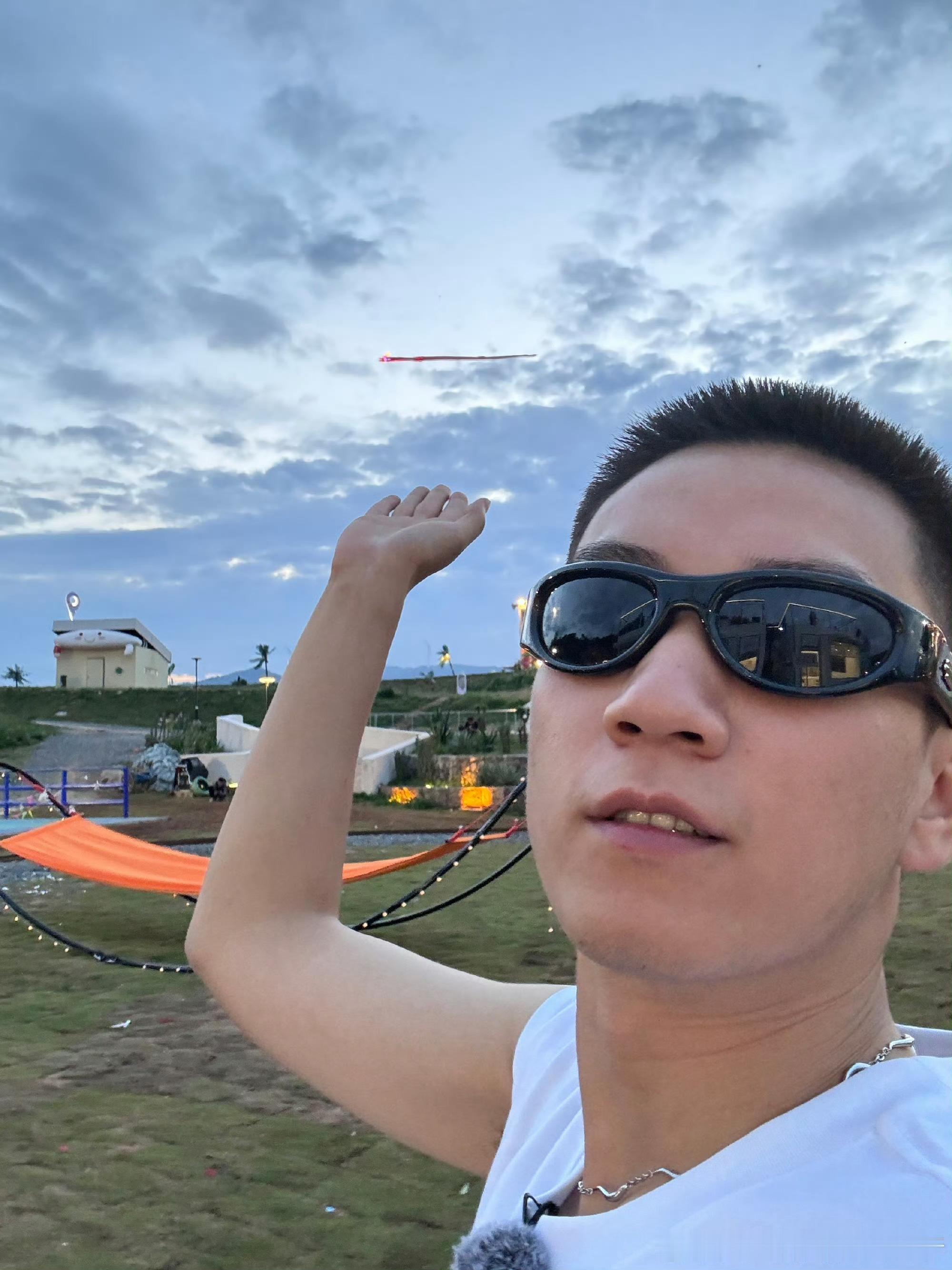 王子奇说自己是军训寸头领头人王子奇，最爱剃寸头之人 ​​​