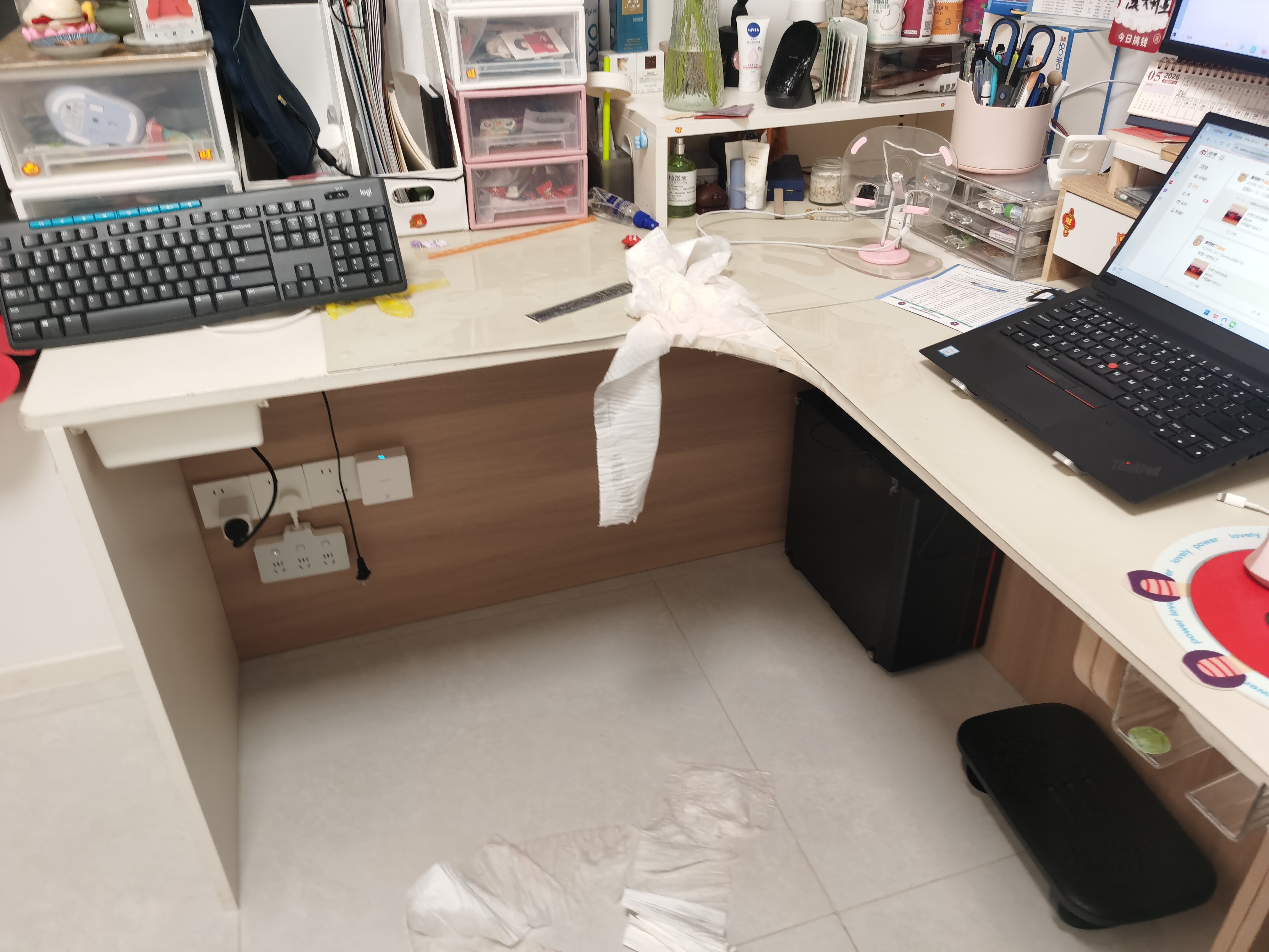 惨烈教训迷糊的时候一定不要碰没有盖子的杯子凌晨打扫卫生的应该只有我了唯一的好消息