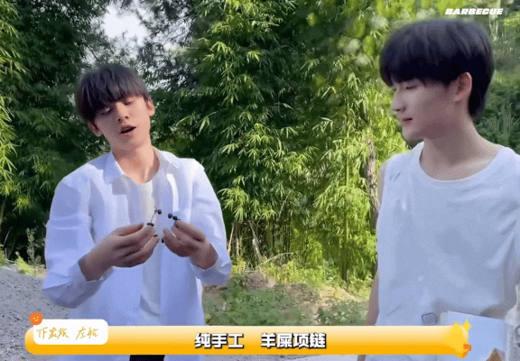 余宇涵曾用热乎羊屎做手链真的忍不住好奇发问，用热乎羊屎做的手链，彻底晒干之后还会