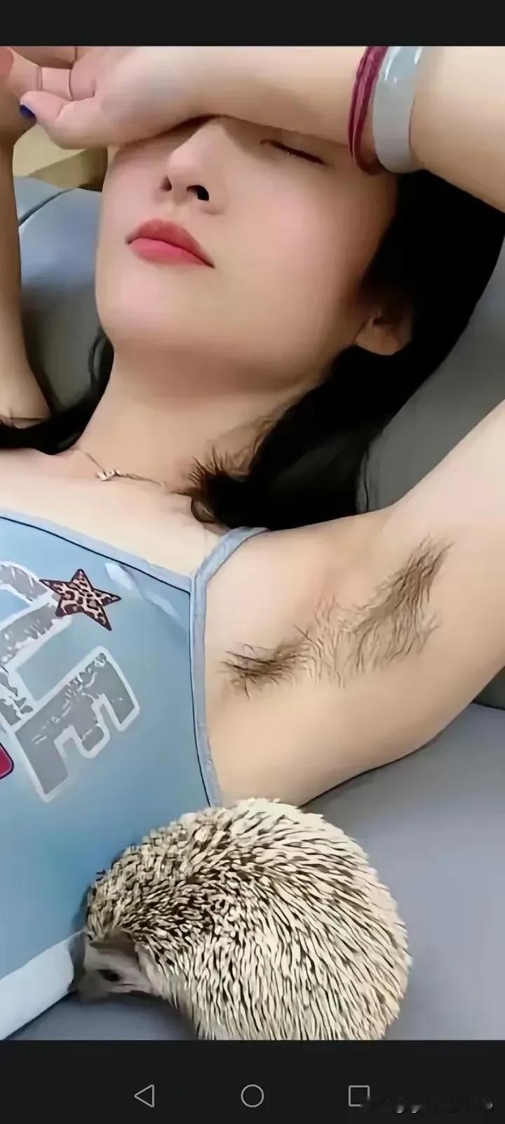 前两天看到一个问卷调查:你能接受有腋毛的女生吗？我的答案是可以接受有腋毛，而且我