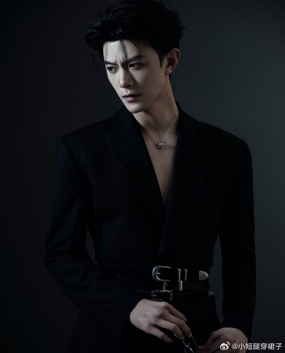 邓凯上桌后接机人气我的妈呀，原来这么帅呀。内娱真的不缺大帅哥