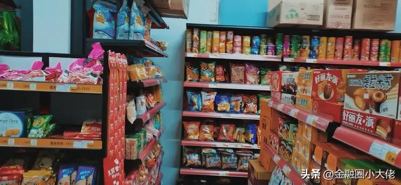 零食店遍地都是，但“开店就赚钱”的好日子已经戛然而止了。

想当年，零食量贩行业