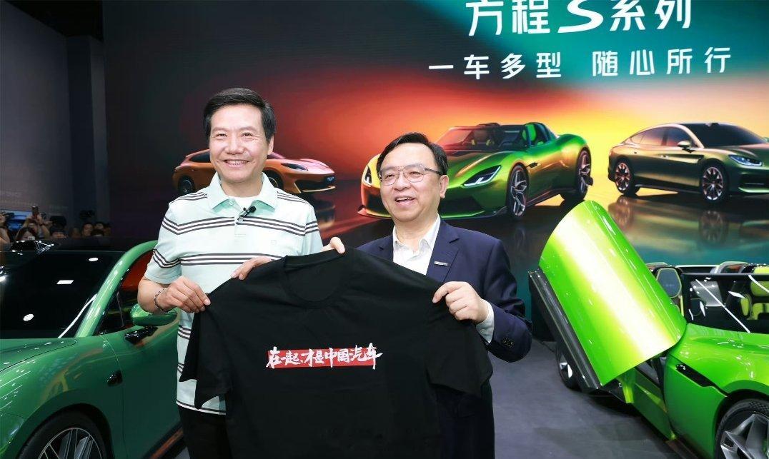 雷军王传福车展同框你们还记不记得曾经有个弱智，说小米跟比亚迪必有一战？结果人家小