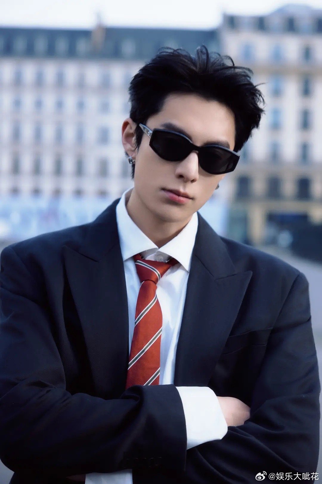 王鹤棣才26岁什么？你说王鹤棣才26岁[泪奔]出道八年已经拥有东方青苍、许七安这