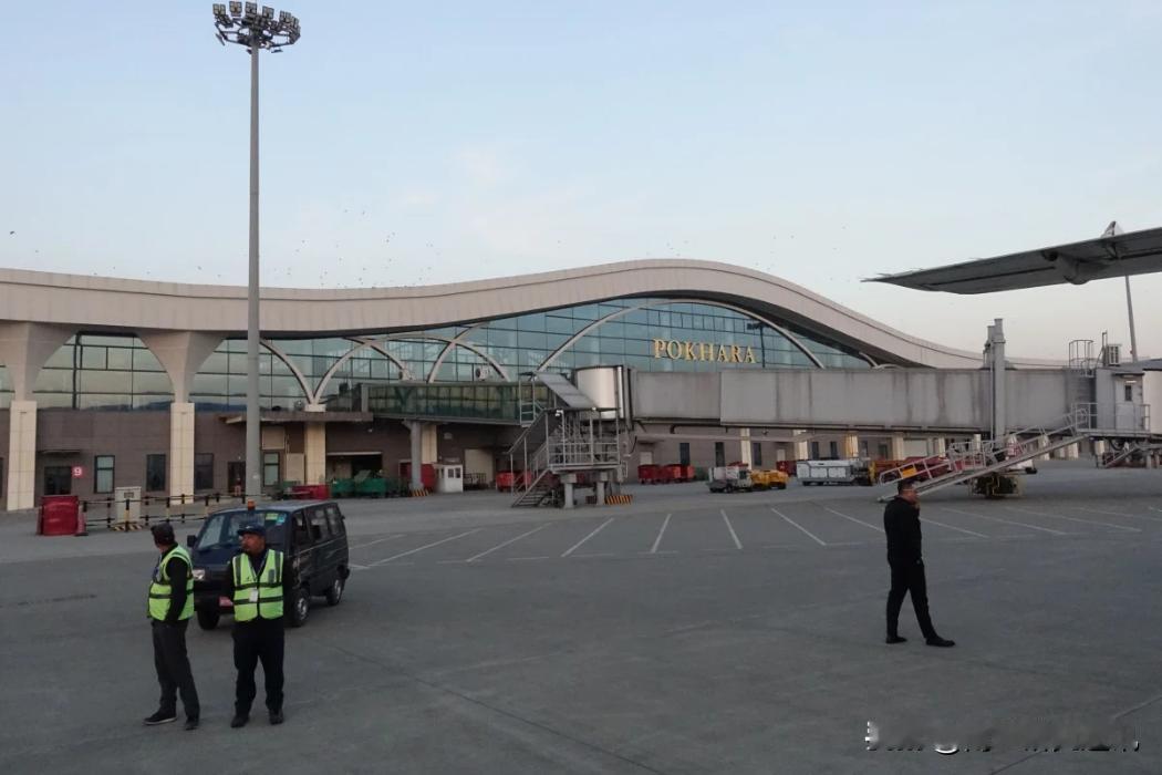 《日经亚洲》《南华早报》12月9日报道，尼反腐机构指控多名前高官与中企在博卡拉国