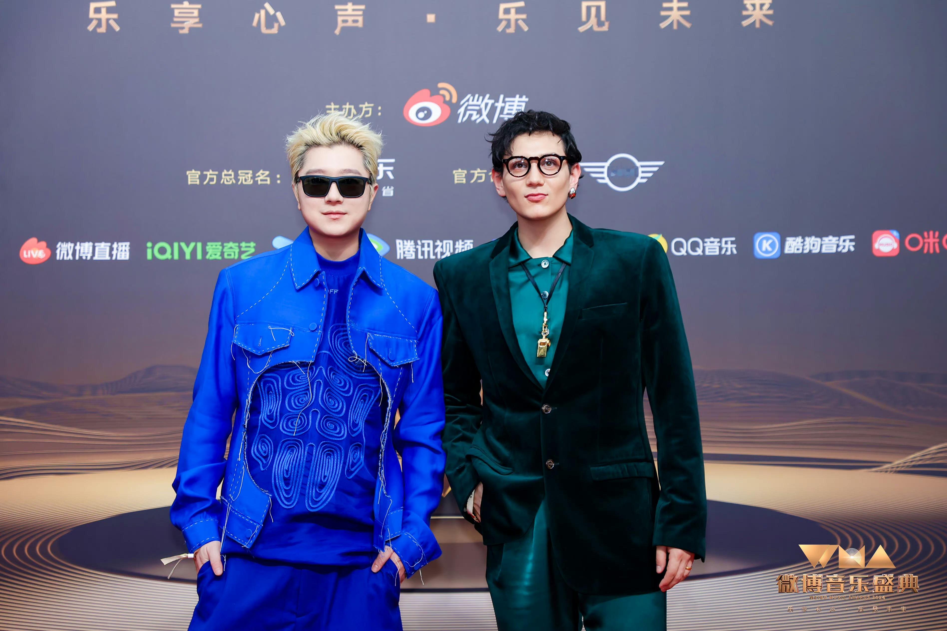 #艾热王以太又合体了# 今天在微博音乐盛典上，王以太和艾热又双叒合体了！不仅安排