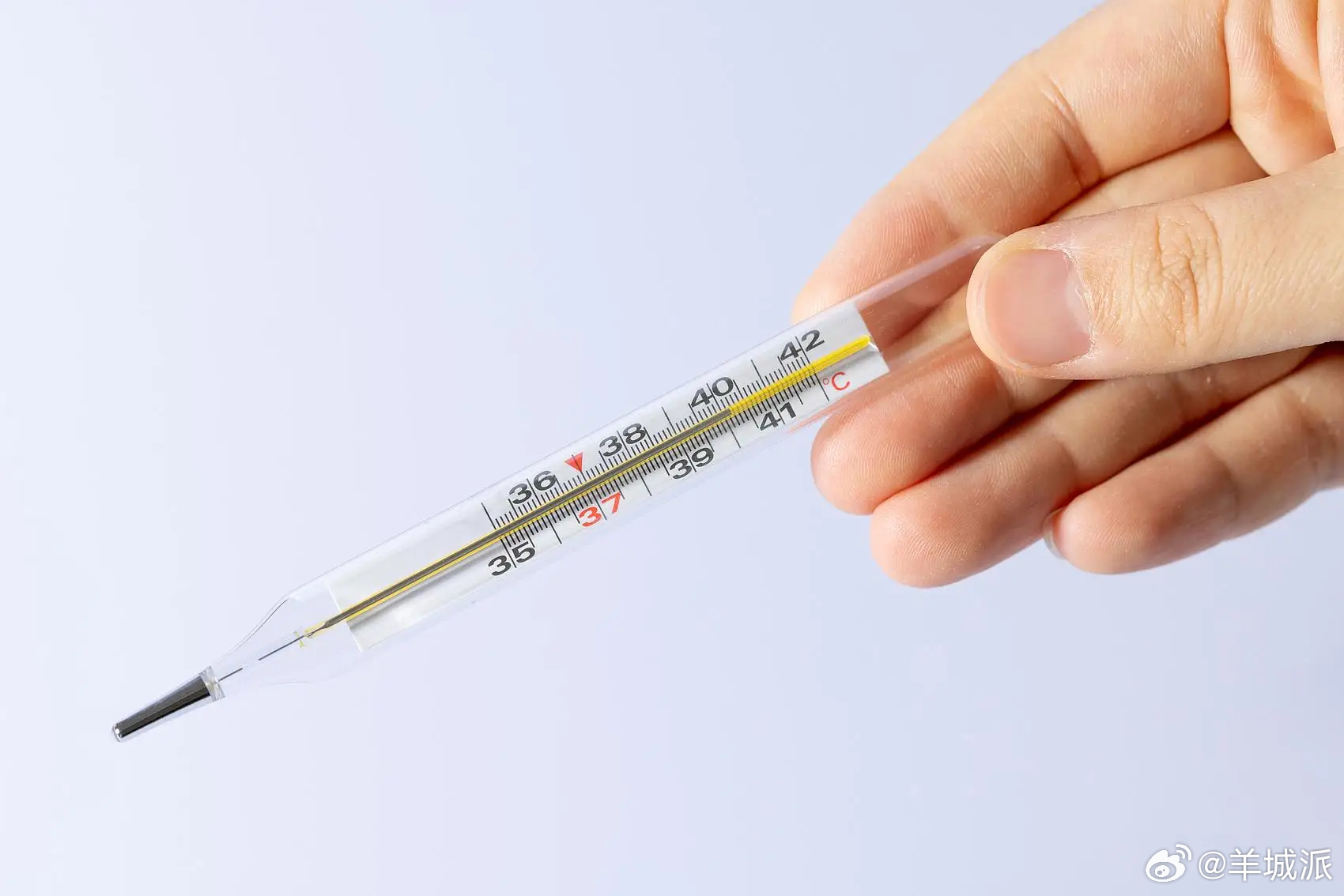 【水银体温计即将“退场”，线上线下仍在售卖，你家还在用吗？】水银体温计是大多数家