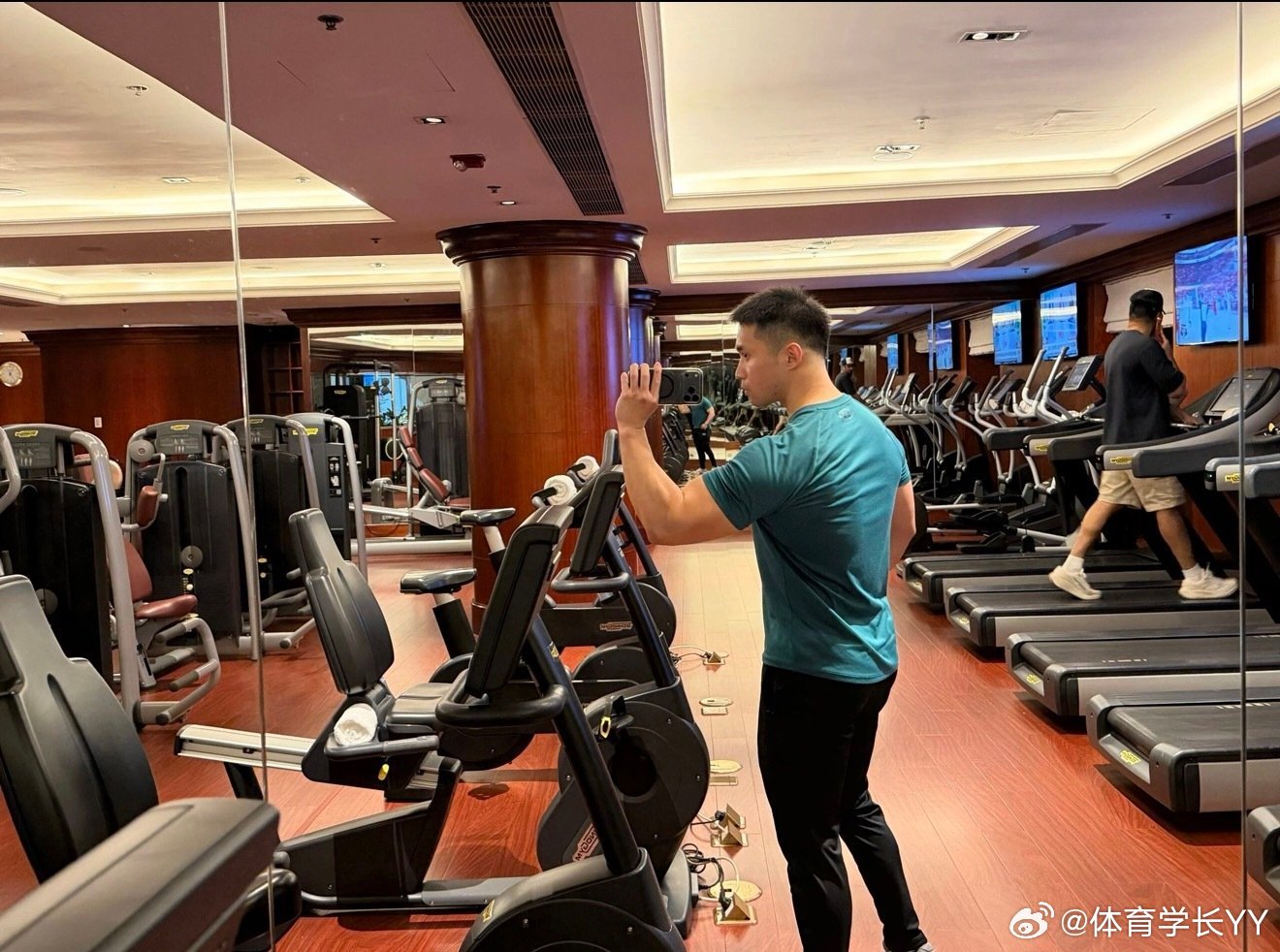 你们会不会很喜欢看肌肉男体育生 ​​​