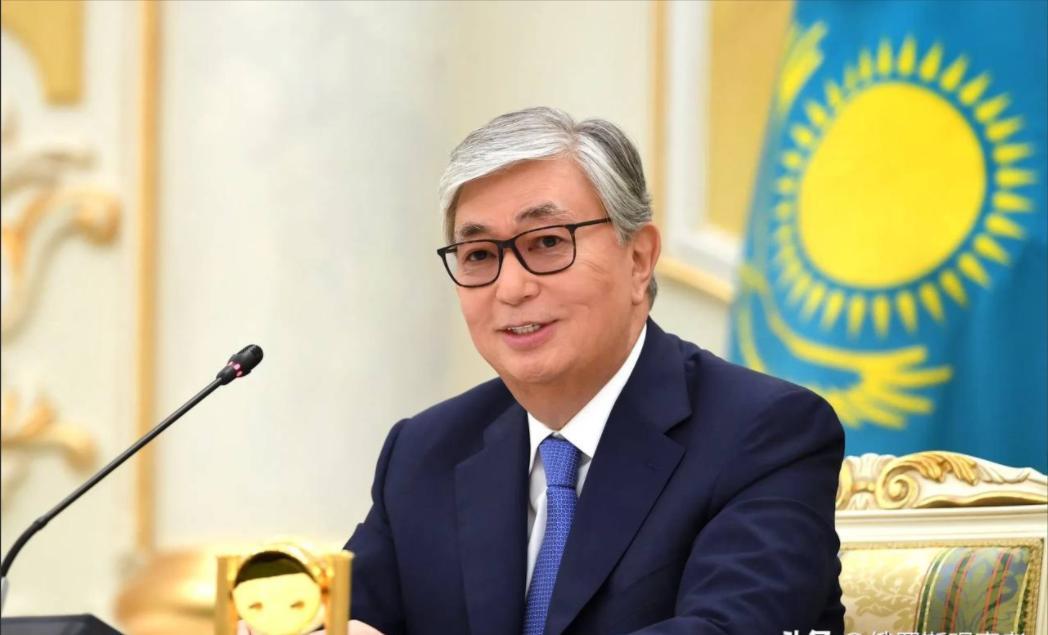 哈萨克斯坦外长突访北京，签下一份重量级文件。

全程干脆利落，完全绕开俄罗斯的第