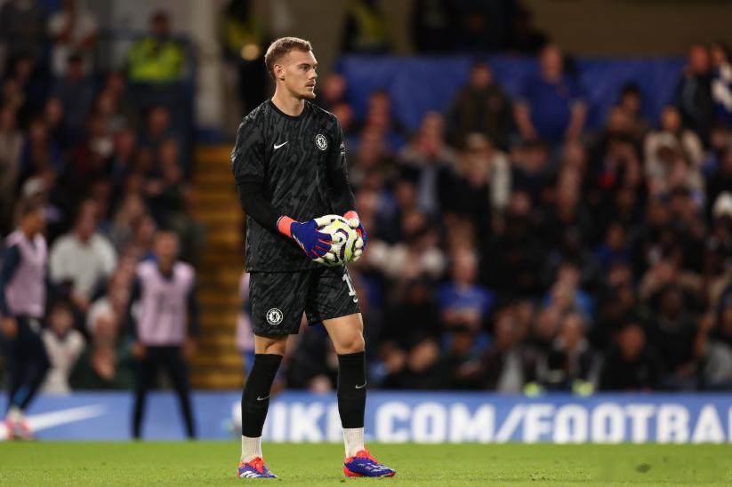 据记者Ben Jacobs报道，切尔西门将约恩森愿意在明年一月转会窗口寻求离队，