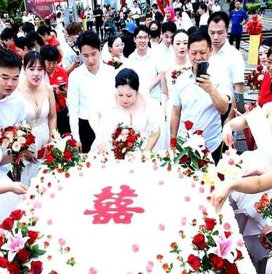 这个新娘火了！河北的这场婚礼瞬间登顶热搜，但并非因其奢华盛大，也不是因为有众多明