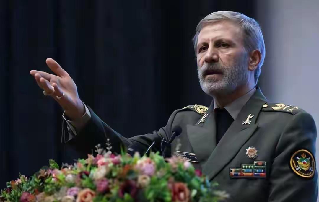 中东这盘棋，突然就换了玩法。美伊对抗刚进第四天，战场边界模糊了，传统的两国对垒愣