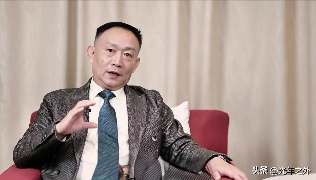 特朗普2.0不是单纯政治博弈，更像一场面向全球的大规模社会实验。卢麒元对此看得十