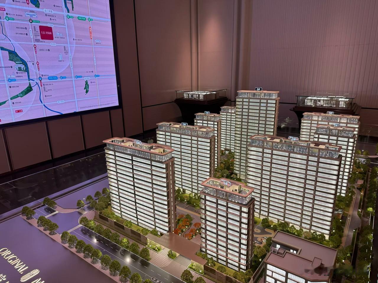 当火车站成为主要卖点，这房子真不建议去看了。

瑶海区火车站旁，大富鸿瑞府从临展