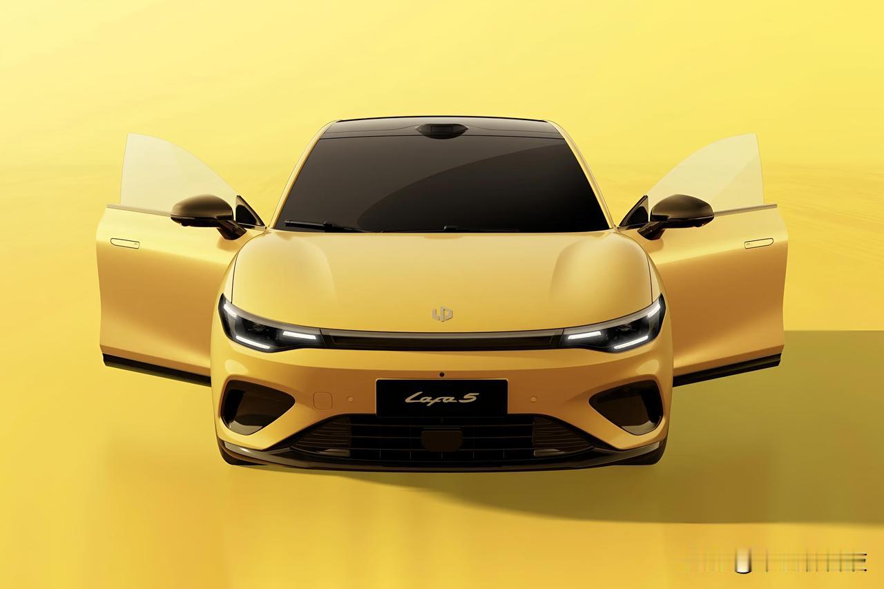 2025广州国际车展！各展台被挤到水泄不通，其中零跑汽车展台上三款新车人气很旺。