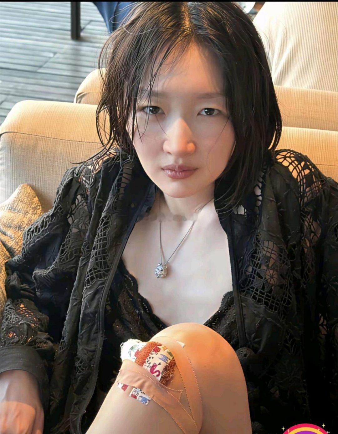 周冬雨这下尴尬了我没想到贵为三金影后的她，现在却被观众质疑她的演技，口碑也在阿那