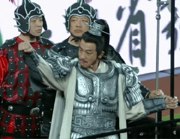 《逐玉》花了这么多的钱做推广，结果却意外翻红了根本没有参演的何润东。

有网友酸