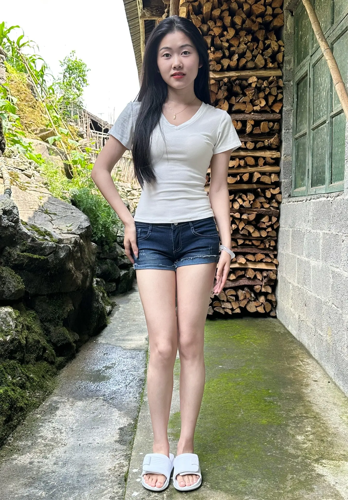 “一直陪着我吧，不管以什么身份，想我就联系我，我们之间没有面子，只要你开口，我就低头，一生不变”