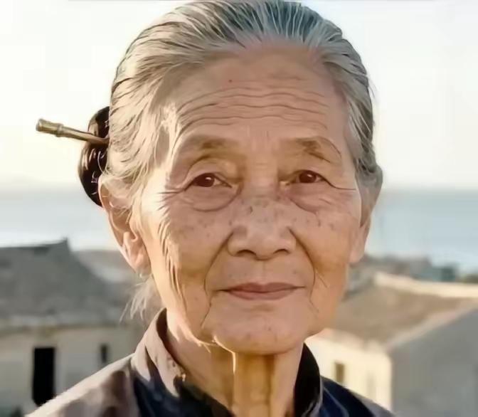1950年，吴石被枪决后，他的仆人林阿香被特务拖进了审讯室。特务厉声问她情报文件