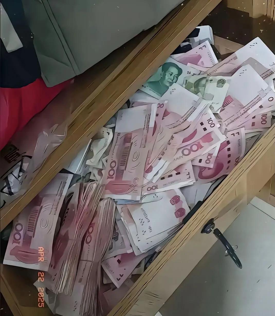 很多人总觉得自己工资不高，存点钱没意义，反正月底就花光了。其实，不管多少钱，存钱