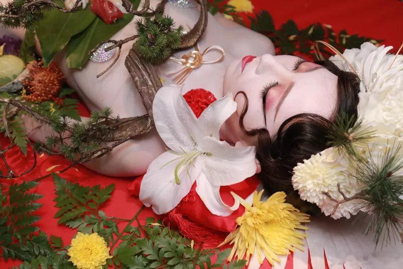 日网友恶评中国婴儿惊呆外网我们放到桌子上是对婴儿的祝福，他们上桌的确实不是婴儿，