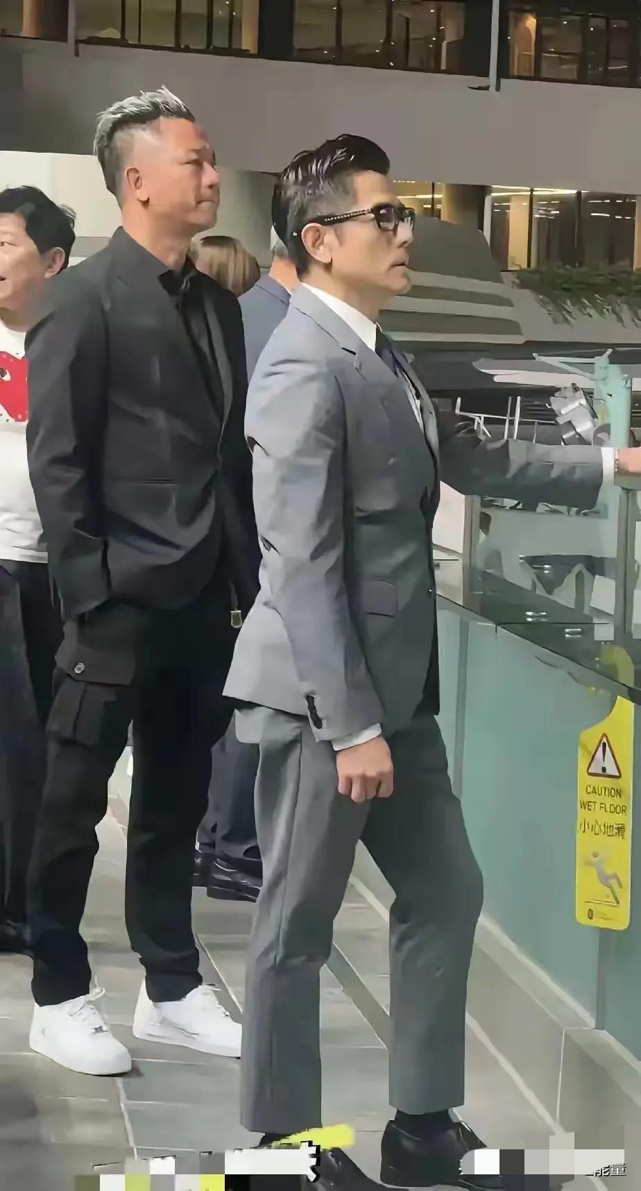 郭天王这打扮太帅了