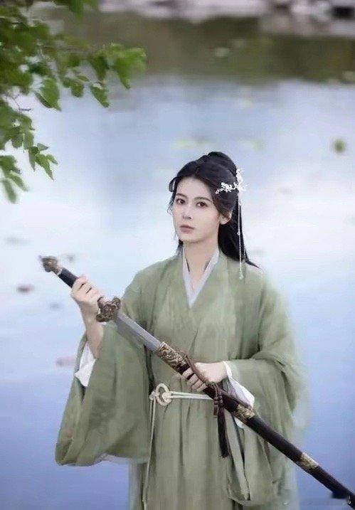 #赵昭仪闪到我了#白玉兰线上报道团，让我看到了不一样的赵昭仪。人生就像一场旅行，