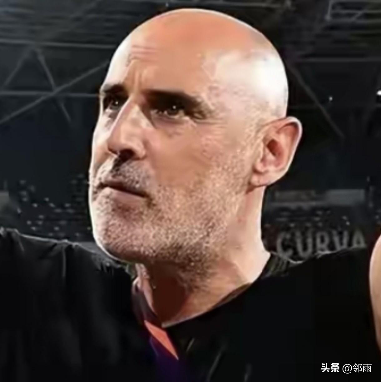 老乡见老乡，两眼泪汪汪。
2026中超第28轮，上海海港坐镇主场3-0完胜成都蓉