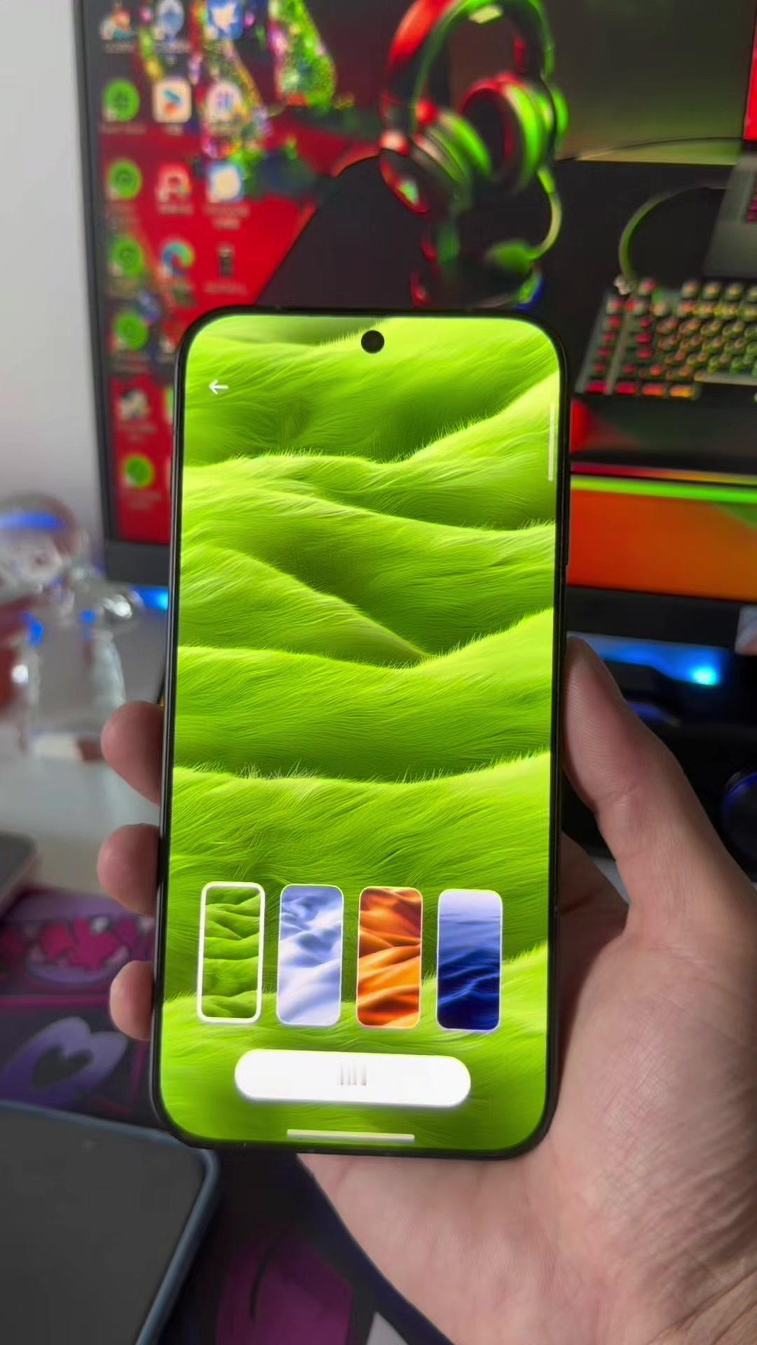 1️⃣边框只有1.15毫米，视觉冲击力极强，屏占比超高。
2️⃣首发1nit暗夜