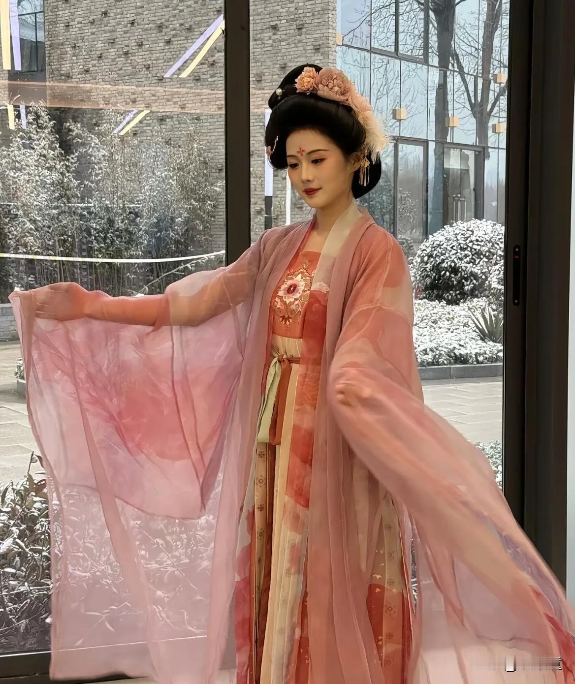 综合来看，真真上的才是神仙班。
不用早起，不出外景，就这两点，已经让很多年轻人羡