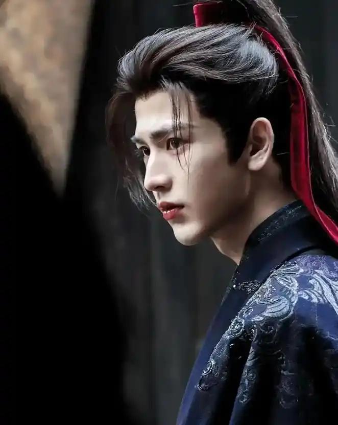 张凌赫站姐愚人节杀疯了！中韩跨国互发神图，108家站姐集体“团建”为他打call