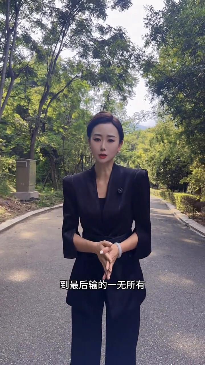 老实人为何总吃亏？
我一直想不通，为什么吃喝嫖赌样样占全的男人都有一个好老婆，而