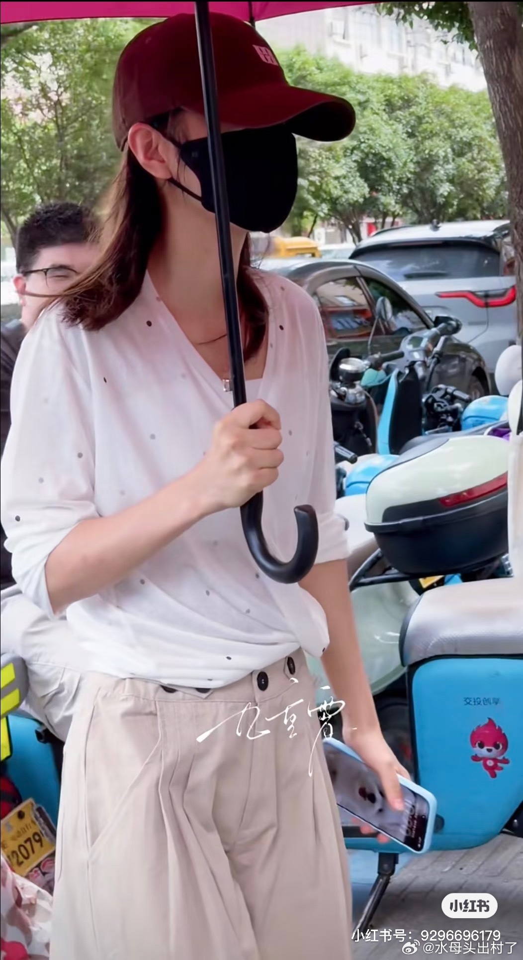 世子之争向来如此，屏保变成小儿子了[挖鼻][挖鼻][挖鼻] ​​​